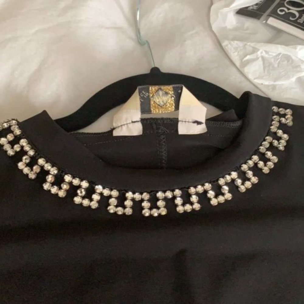 Black Sleeveless Rhinestone Blouse - Picture 5 of 8